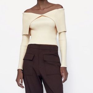 Fitted knit top with tags